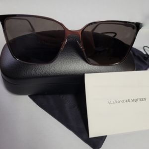 NEW WITH CASE Alexander McQueen AM0205S sunglasses